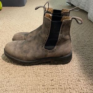 High top blundstones